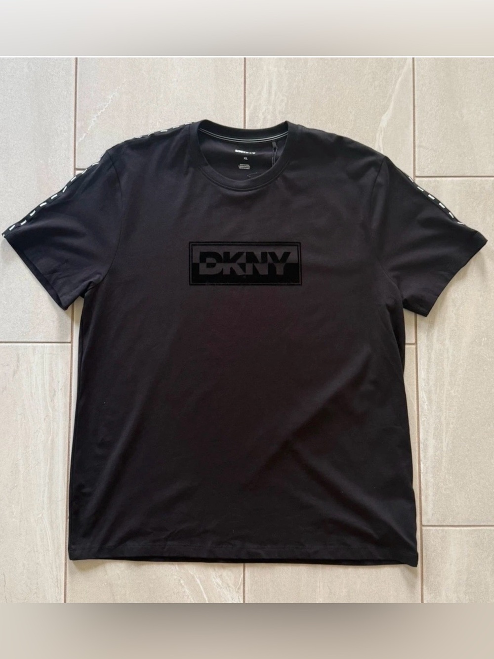 NWT DKNY Black Logo Tape Sleeve Graphic T-Shirt XL Stretch Cotton